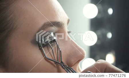Photo of master using eyelash curler on eyes Photo of master using eyelash curler on eyes 77471276