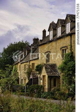 Cotswolds house dyed in the sunset Cotswolds house dyed in the sunset 77471338