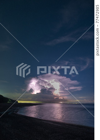 Thundercloud that repeats discharge Thundercloud that repeats discharge 77472985