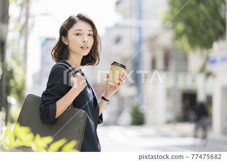 女商人出勤/通勤形象 77475682