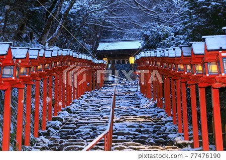 貴船神社點亮雪景 照片素材 圖片 圖庫