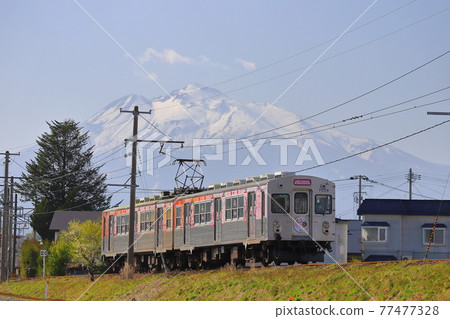 Hirosaki City, Aomori Prefecture Konan Railway Owani Line and Mt. Iwaki 77477328
