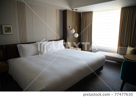 King size bed 77477630