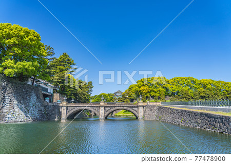 東京皇居外苑二重橋和伏見砲塔的城市景觀 東京皇居外苑二重橋和伏見砲塔的城市景觀 77478900