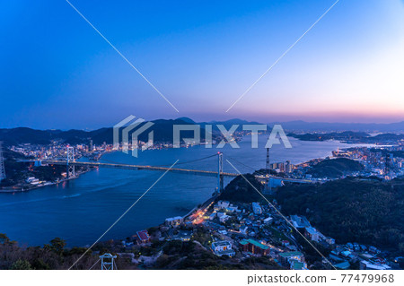 從山口縣下關市日野山公園看關門海峽的夜景 77479968
