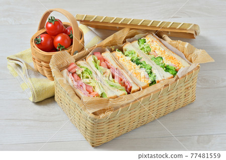 午餐外午餐午餐三明治“BLT(培根生菜番茄)雞蛋蛋黃醬蝦西蘭花三明治” 午餐外午餐午餐三明治“BLT(培根生菜番茄)雞蛋蛋黃醬蝦西蘭花三明治” 77481559