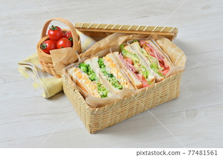 Lunch outside lunch lunch sandwich "BLT (bacon lettuce tomato), egg mayo shrimp broccoli sandwich" 77481561