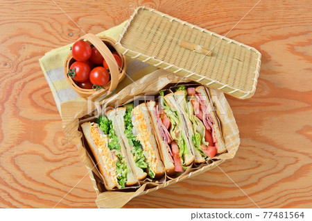 Lunch outside lunch lunch sandwich "BLT (bacon lettuce tomato), egg mayo shrimp broccoli sandwich" 77481564
