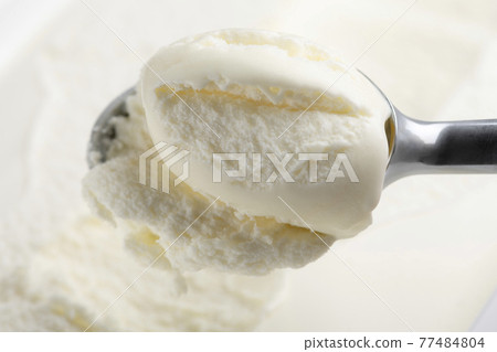 Ice cream scoop 77484804
