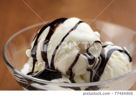 Chocolate lick vanilla ice 77484808