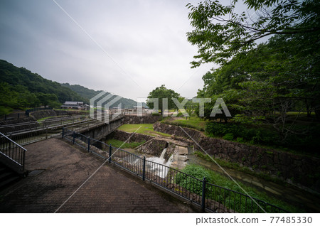 多雲天空的香川灌溉公園 多雲天空的香川灌溉公園 77485330