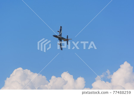 意大利空軍雜技隊“Frecce Tricolori”獨奏雲端 意大利空軍雜技隊“Frecce Tricolori”獨奏雲端 77488259