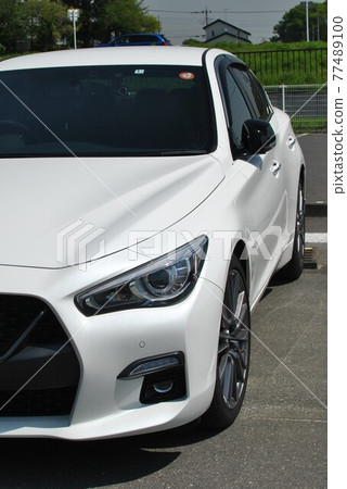 White sporty car 77489100