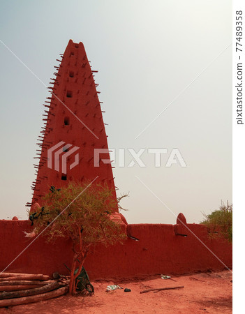 Exterior view to Grand mosque of Agadez, Niger 77489358