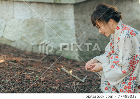 浴衣和煙花的女人 浴衣和煙花的女人 77489832