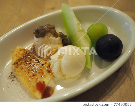 Dolce mist with fruits, ice cream and brulee 77493092