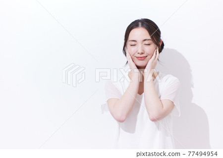 Beauty whitening young woman 77494954