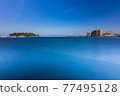 Calm sea under the refreshing blue sky in early summer, Enoshima, Mt. Fuji 77495128