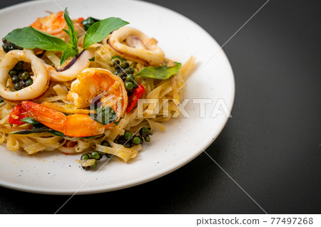 stir fried spicy noodles with sea food 77497268