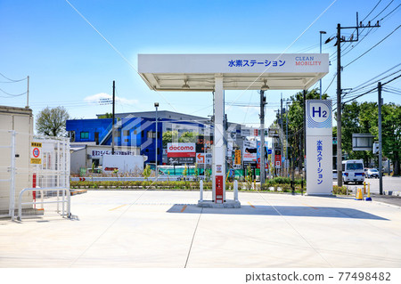 加氫站和藍天 77498482