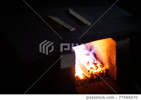 火上燒熱 77498870