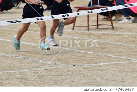 緊接在小學步跑目標之前 77499457