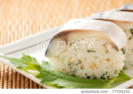 Mackerel stick sushi. 77509292