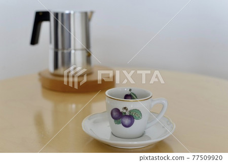 Take a break with espresso and have a relaxing time Take a break with espresso and have a relaxing time 77509920