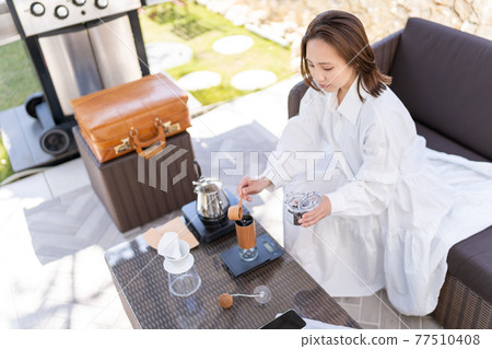 工作咖啡休息手滴 77510408