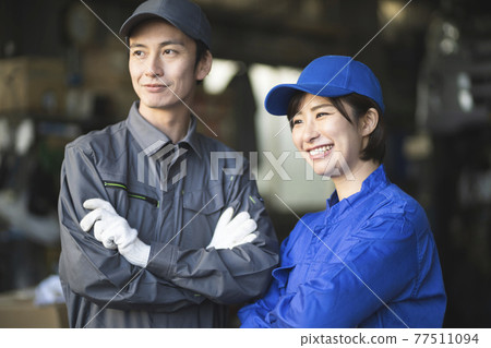 Auto mechanic 77511094