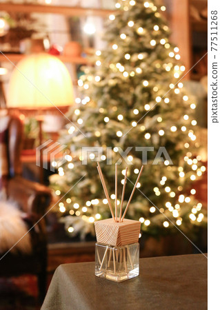 Aromatherapy reed diffuser air freshener on relaxed spa background Aromatherapy reed diffuser air freshener on relaxed spa background 77511268