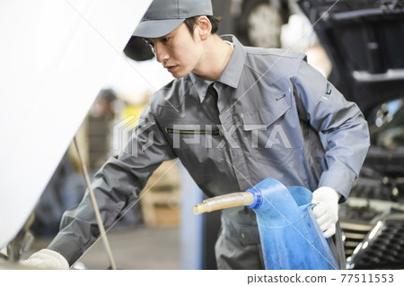 Auto mechanic 77511553