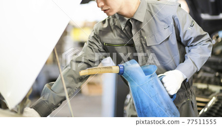 Auto mechanic 77511555