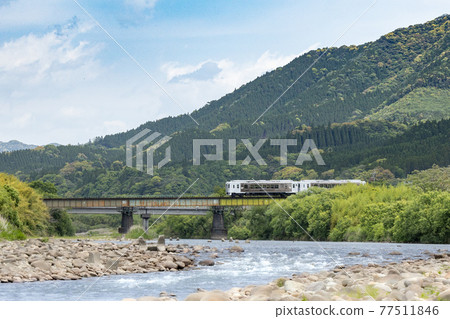 Nichinan Line Limited Express "Umisachi Yamasachi" crossing an iron bridge over a river in the fresh green mountains Nichinan Line Limited Express "Umisachi Yamasachi" crossing an iron bridge over a river in the fresh green mountains 77511846