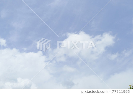 柔和的淡藍色天空和雲彩 天空背景 天空和雲彩 柔和的淡藍色天空和雲彩 天空背景 天空和雲彩 77511965