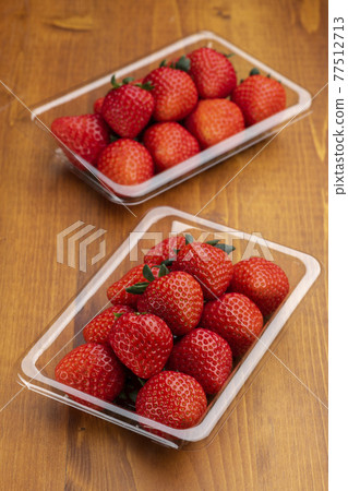 草莓進入包 草莓進入包 77512713