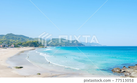 The sea of Izu Shirahama (Shirahama Ohama beach) The sea of Izu Shirahama (Shirahama Ohama beach) 77513058