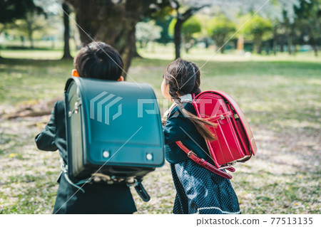 小學入口 77513135