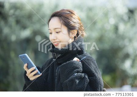 Woman in coat 77513301