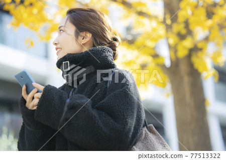 Woman in coat 77513322