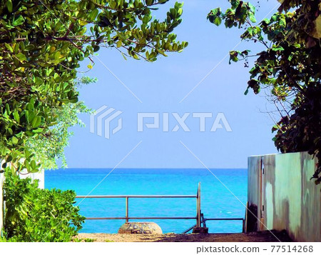 Hawaii-Hawaii Lanikai Beach is just around the corner 77514268