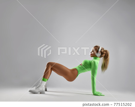 Sexy blonde woman, sporty girl in stylish Sexy blonde woman, sporty girl in stylish 77515202