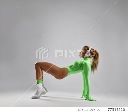 Sexy blonde woman, sporty girl in stylish Sexy blonde woman, sporty girl in stylish 77515220
