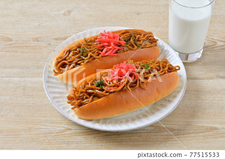 炒麵麵包，炒麵麵包，炒麵麵包，炒麵麵包，配菜麵包，學校午餐。 77515533