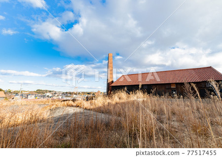 Townscape of Tokoname City with a chimney Townscape of Tokoname City with a chimney 77517455