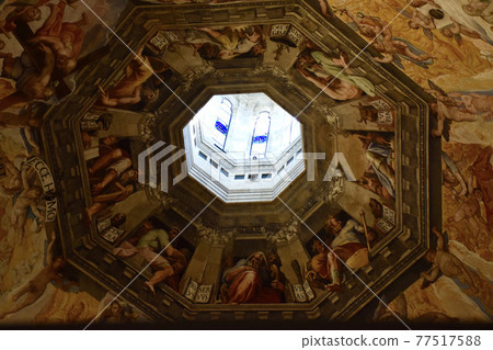 意大利佛羅倫薩聖母百花大教堂的天花板 77517588