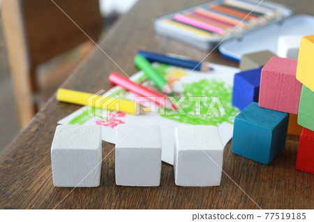 Building blocks and drawing 77519185