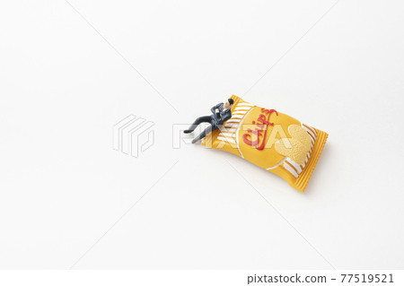 Image of middle-aged men who can't stop snacking Image of middle-aged men who can't stop snacking 77519521