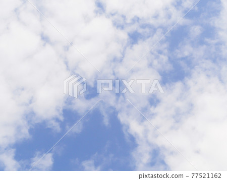 柔和的淡藍色天空和雲彩 天空背景 天空和雲彩 柔和的淡藍色天空和雲彩 天空背景 天空和雲彩 77521162