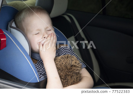 The child was rocked in a car seat. The boy suffers from kinetosis and motion sickness. The concept of motion sickness and vomiting in the car The child was rocked in a car seat. The boy suffers from kinetosis and motion sickness. The concept of motion sickness and vomiting in the car 77522383